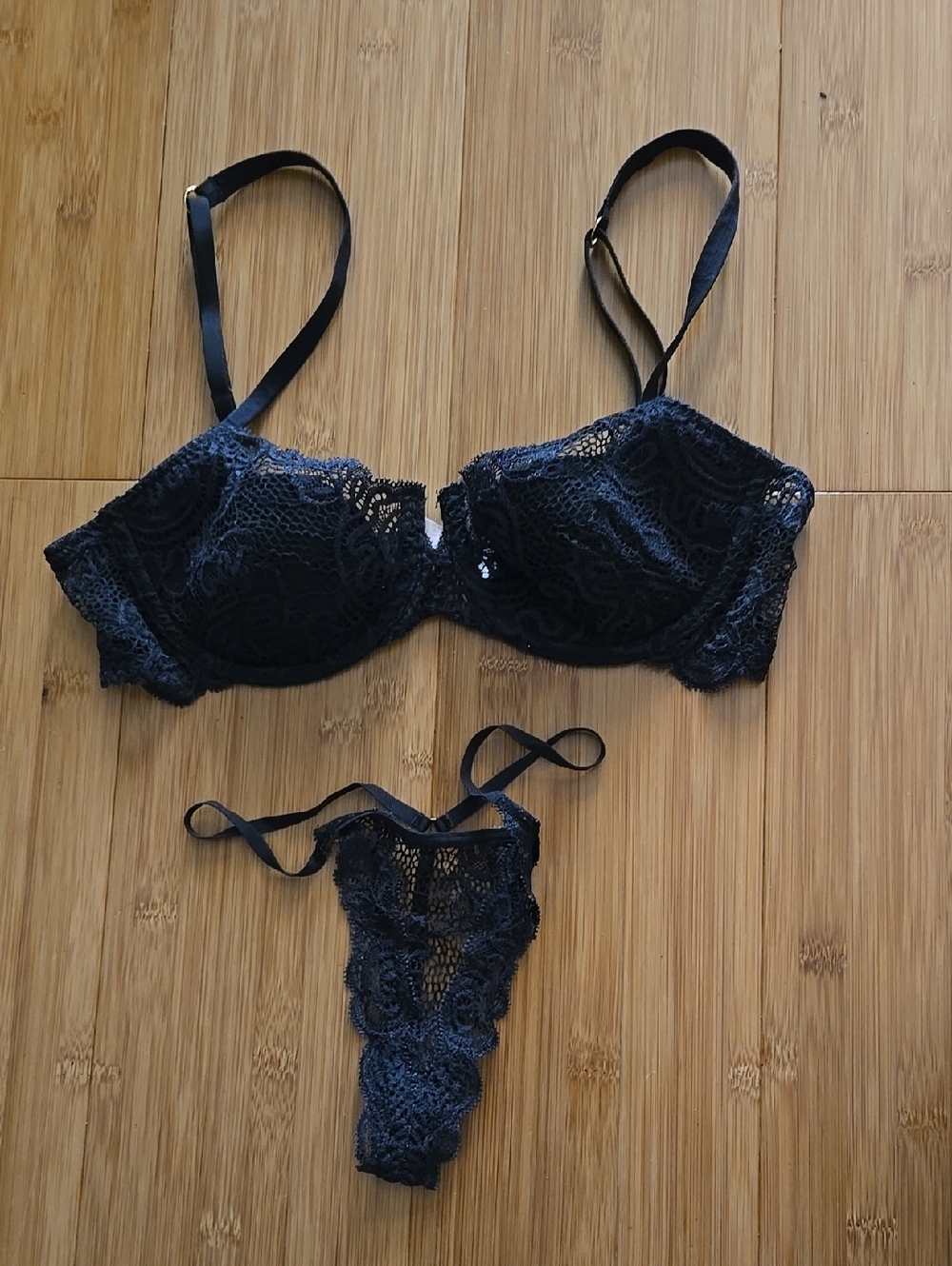 Victoria's Secret Vintage Black Lace Underwire Bra Set 34B Small